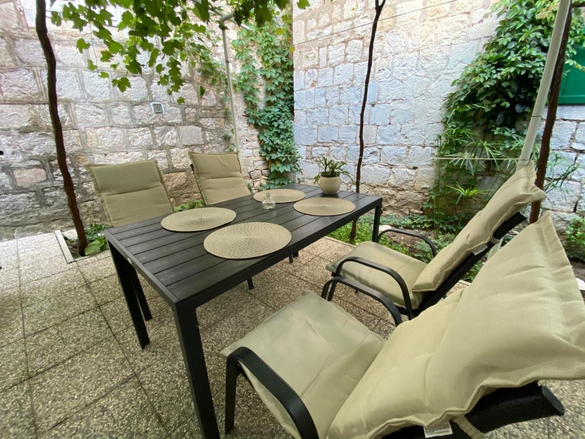 Apartment Stari Dvor คาชเตลา ภายนอก รูปภาพ