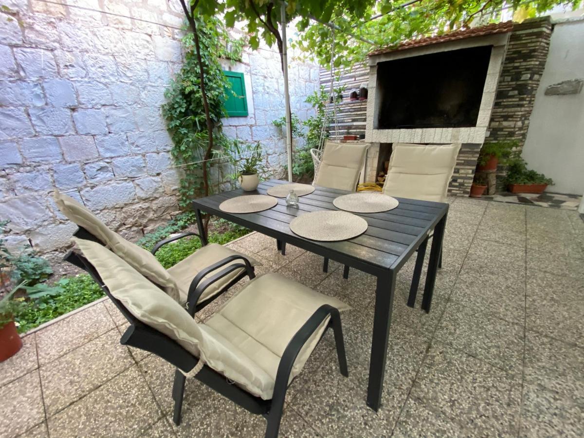 Apartment Stari Dvor คาชเตลา ภายนอก รูปภาพ