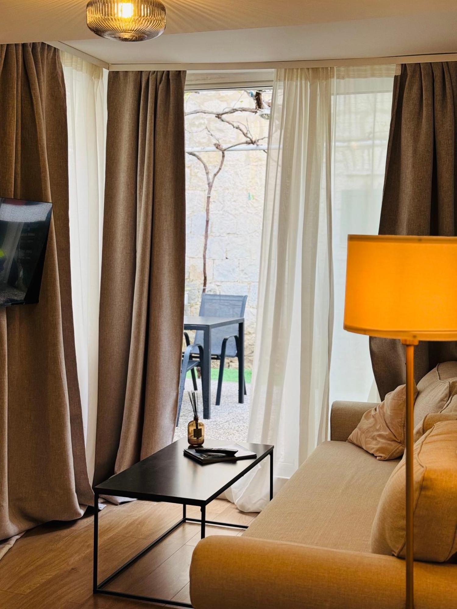 Apartment Stari Dvor คาชเตลา ภายนอก รูปภาพ