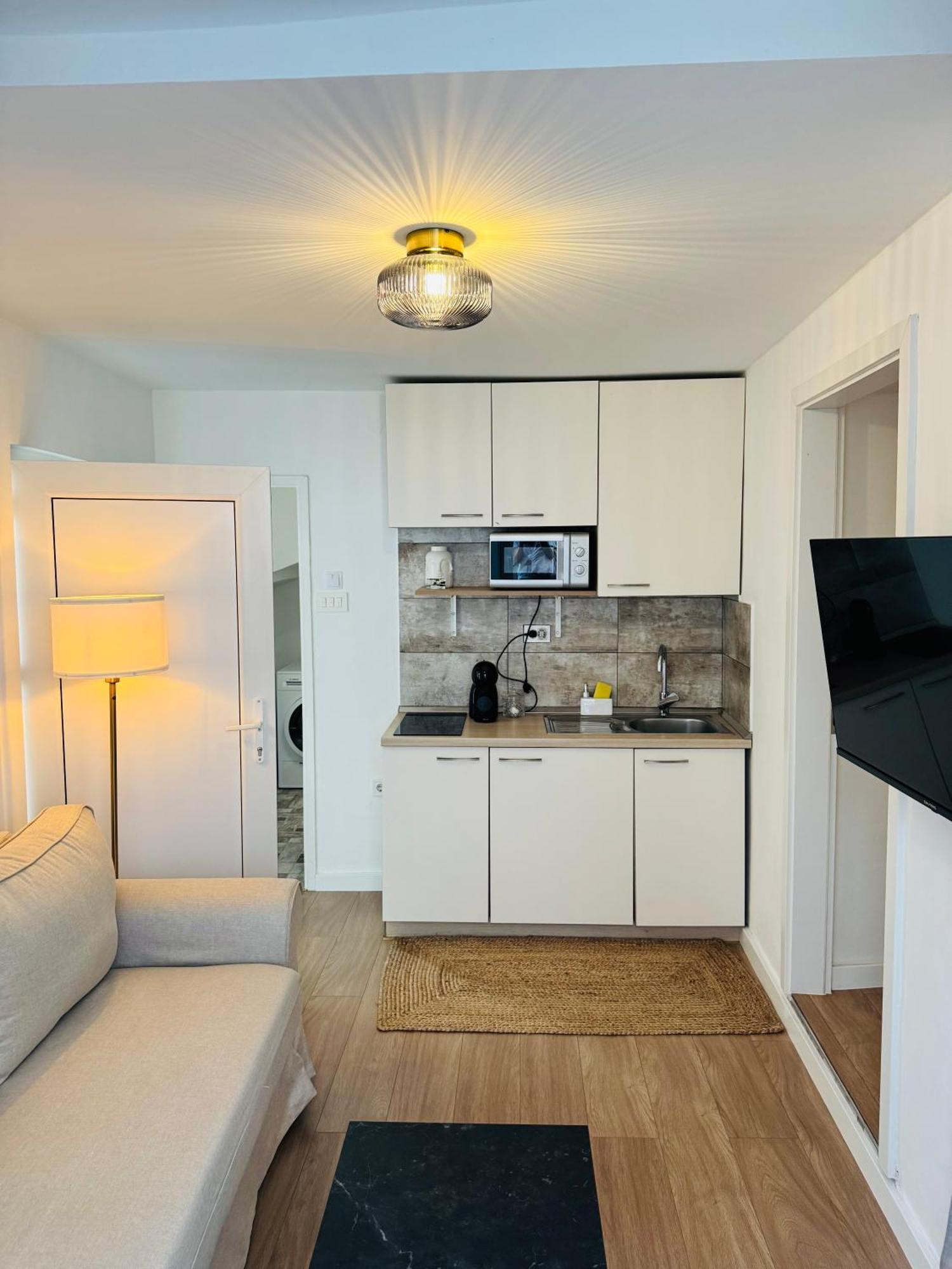 Apartment Stari Dvor คาชเตลา ภายนอก รูปภาพ