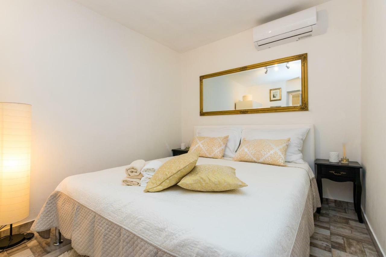 Apartment Stari Dvor คาชเตลา ภายนอก รูปภาพ