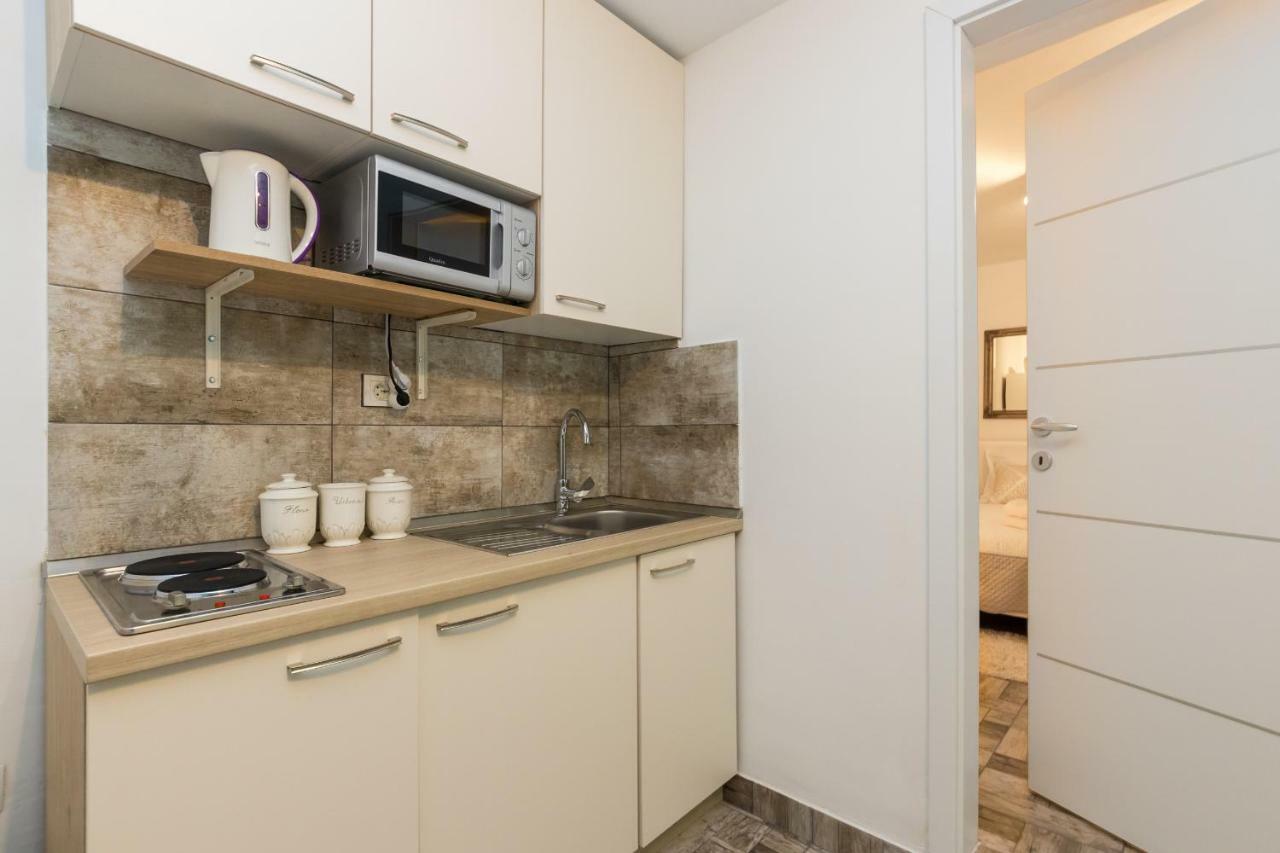 Apartment Stari Dvor คาชเตลา ภายนอก รูปภาพ