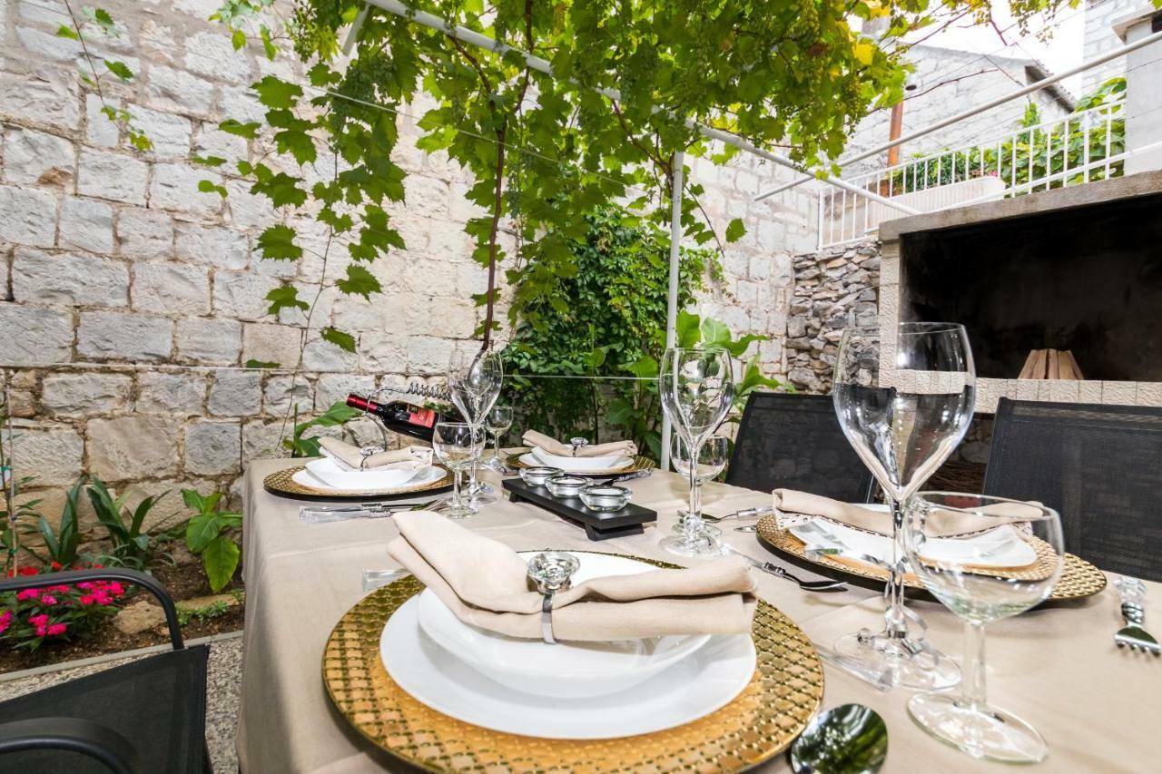 Apartment Stari Dvor คาชเตลา ภายนอก รูปภาพ