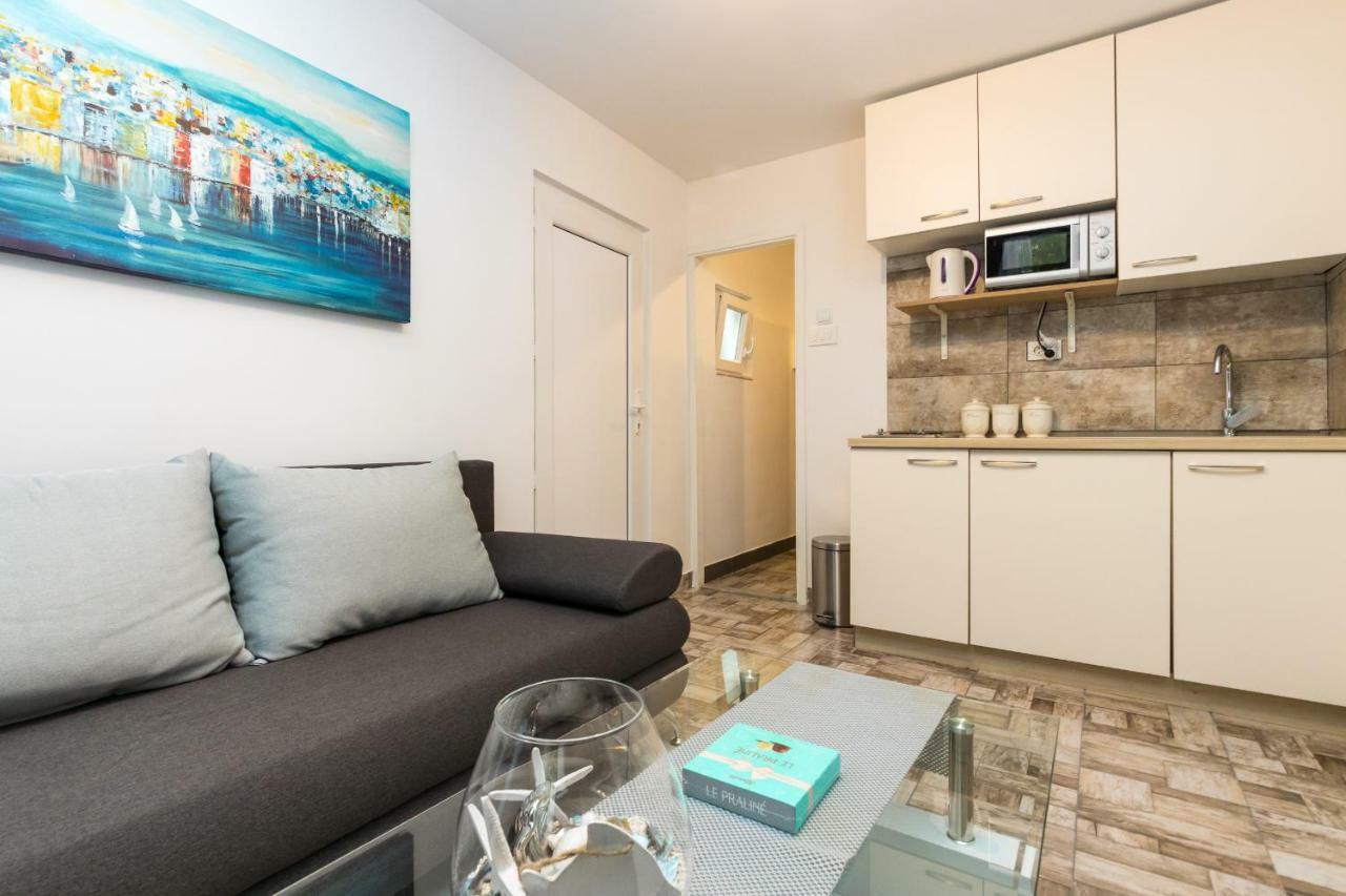 Apartment Stari Dvor คาชเตลา ภายนอก รูปภาพ