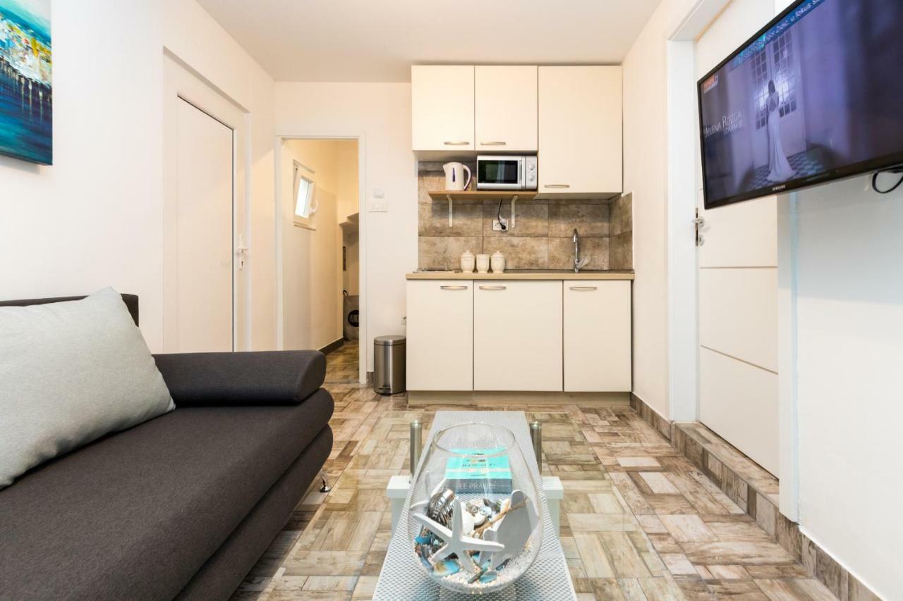 Apartment Stari Dvor คาชเตลา ภายนอก รูปภาพ
