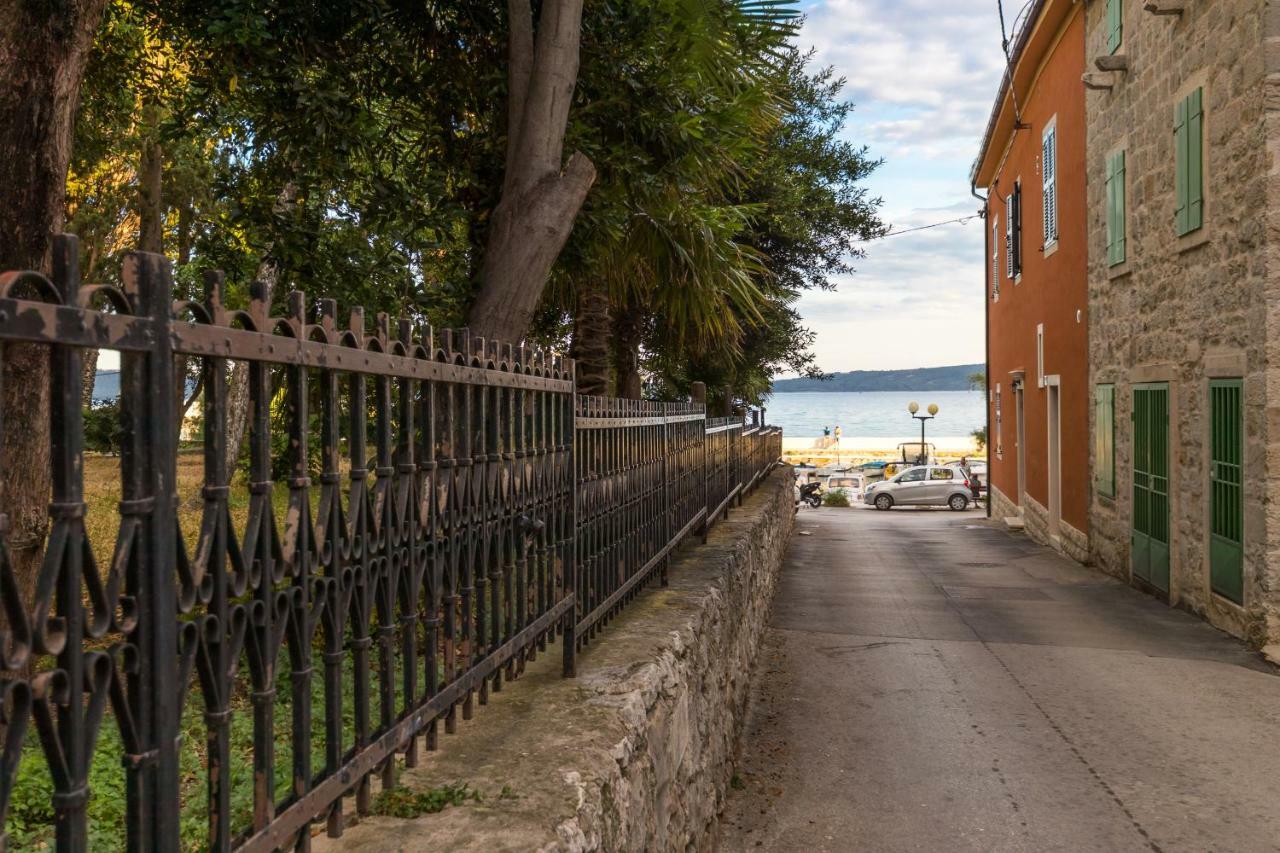 Apartment Stari Dvor คาชเตลา ภายนอก รูปภาพ